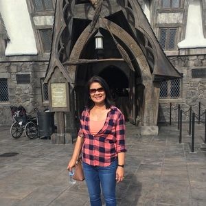 Meet your Posher, Lina